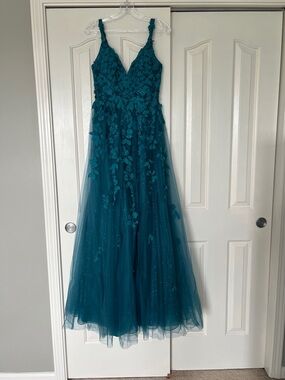 Teal Floral Embellished Tulle Gown good for Prom or Formals. Only worn once